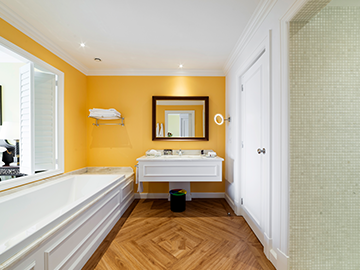 Bathtub with a view, The Yeatman, Porto