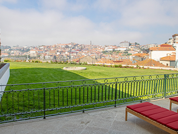 Vue sur Porto et jardin, The Yeatman